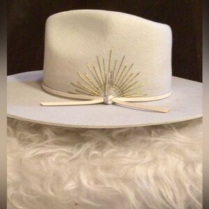 NEW ! Wyeth RARE sea foam mint cashmere crystal rancher